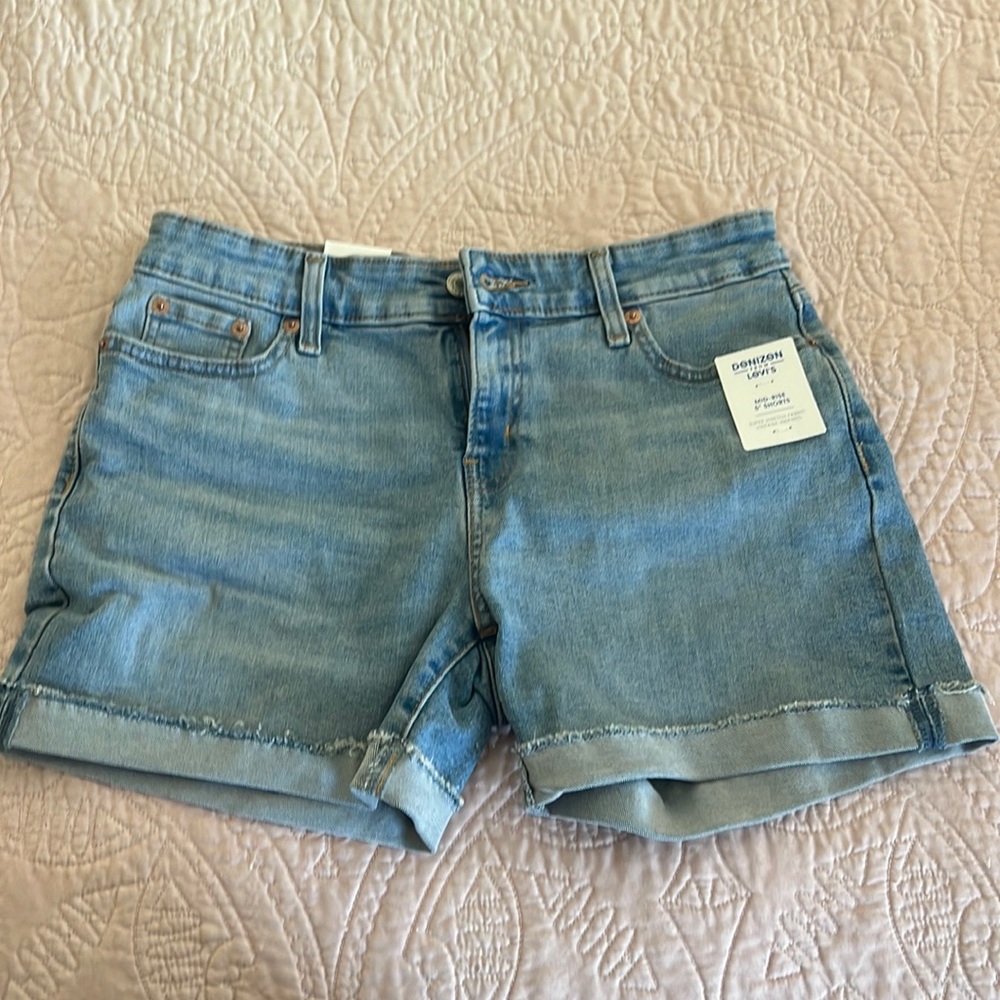 Never worn! Denizen from Levi’s denim shorts. Size 4/W27.